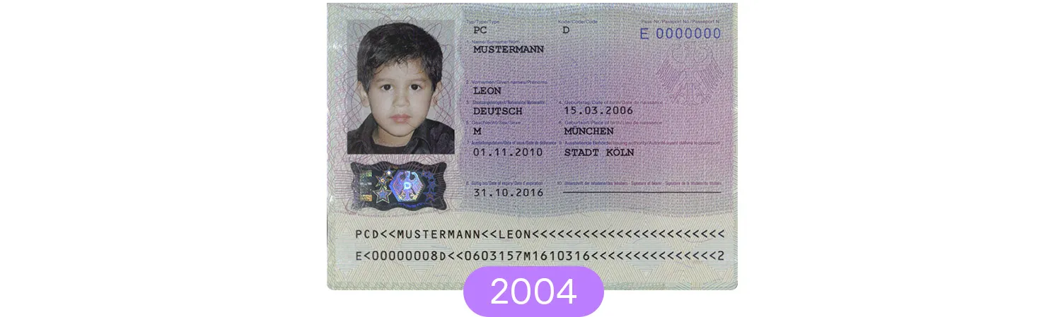 The data page in the old German passport sample for children (Kinderreisepass) from 2004